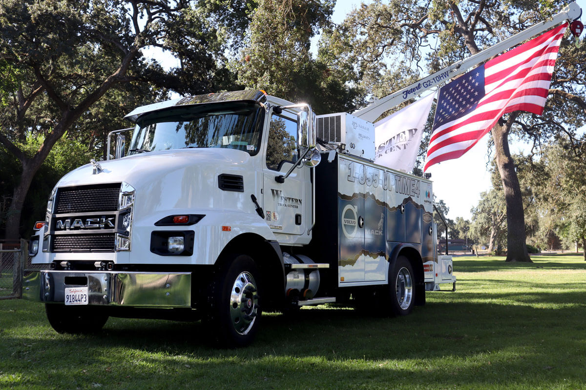 Mobile Service | Western Truck Center | California | Full-Service
